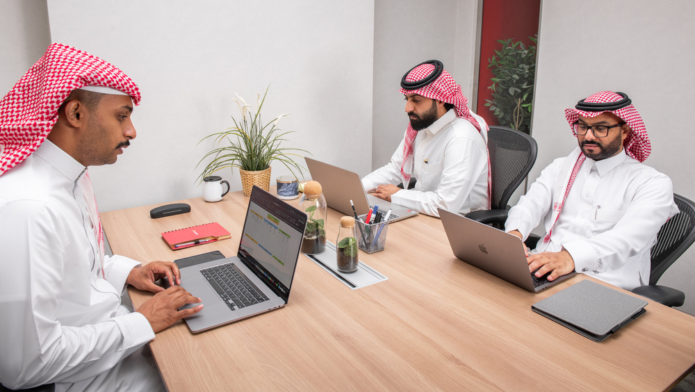 أين تكمن الفرص الحقيقية عندما أبحث عن عمل مناسب في السعودية؟