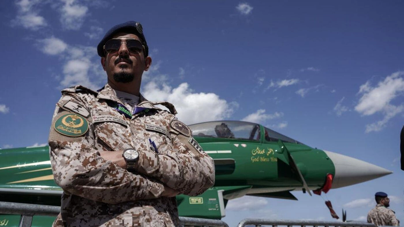 كم راتب الطيار السعودي العسكري؟